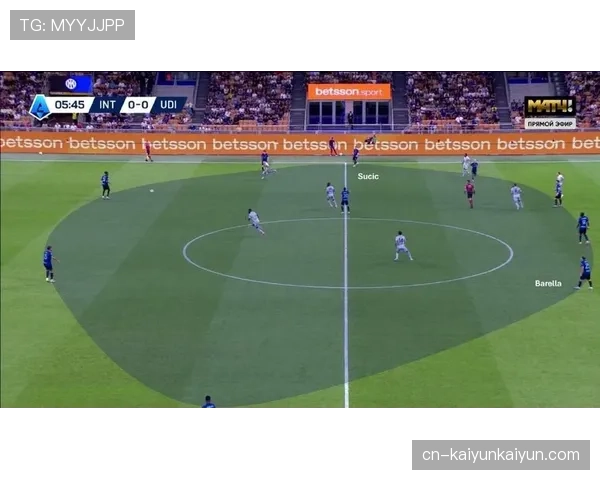 乌迪内斯发布赛前战术板，重点标注对手中场与后卫线之间的肋部区域